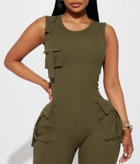 Round neck multi-pocket jumpsuit