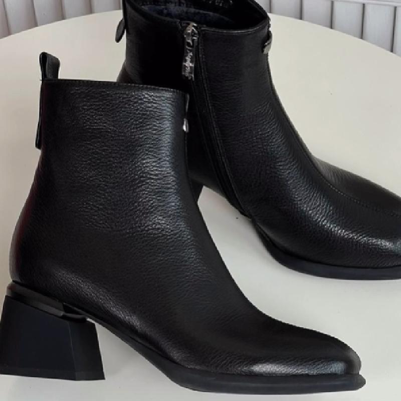 Black Leather Padded Zipper Heeled Boots