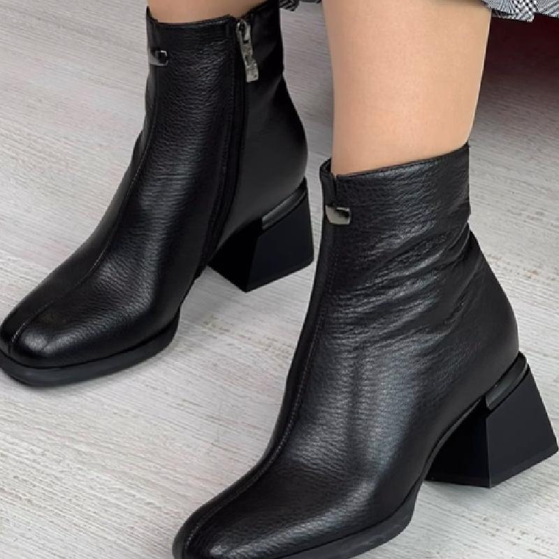 Black Leather Padded Zipper Heeled Boots