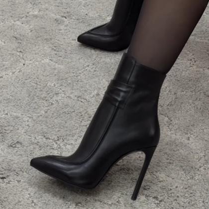 Black Zipper Heeled Leather Boots